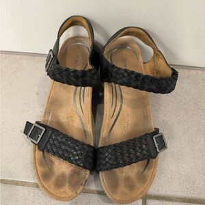 Aetrex leather wedge sandals 9